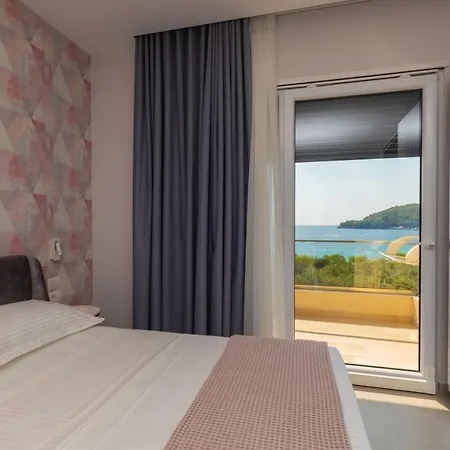 Corallo Hotel *